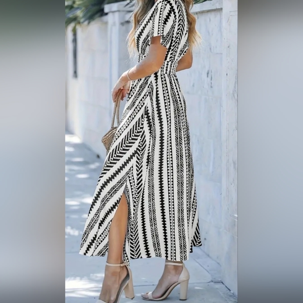 Black and White Patterned Maxi Dress. Size L - Picture 11 of 11